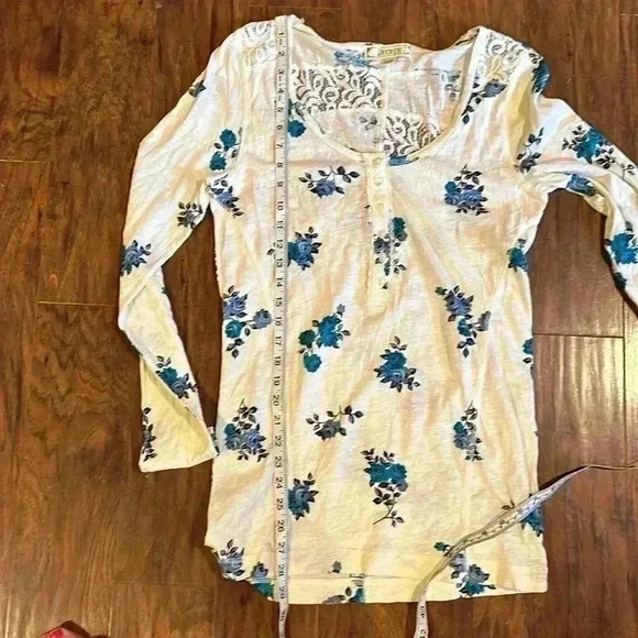 Decree Floral and Cream Long Sleeve - Picture 8 of 9